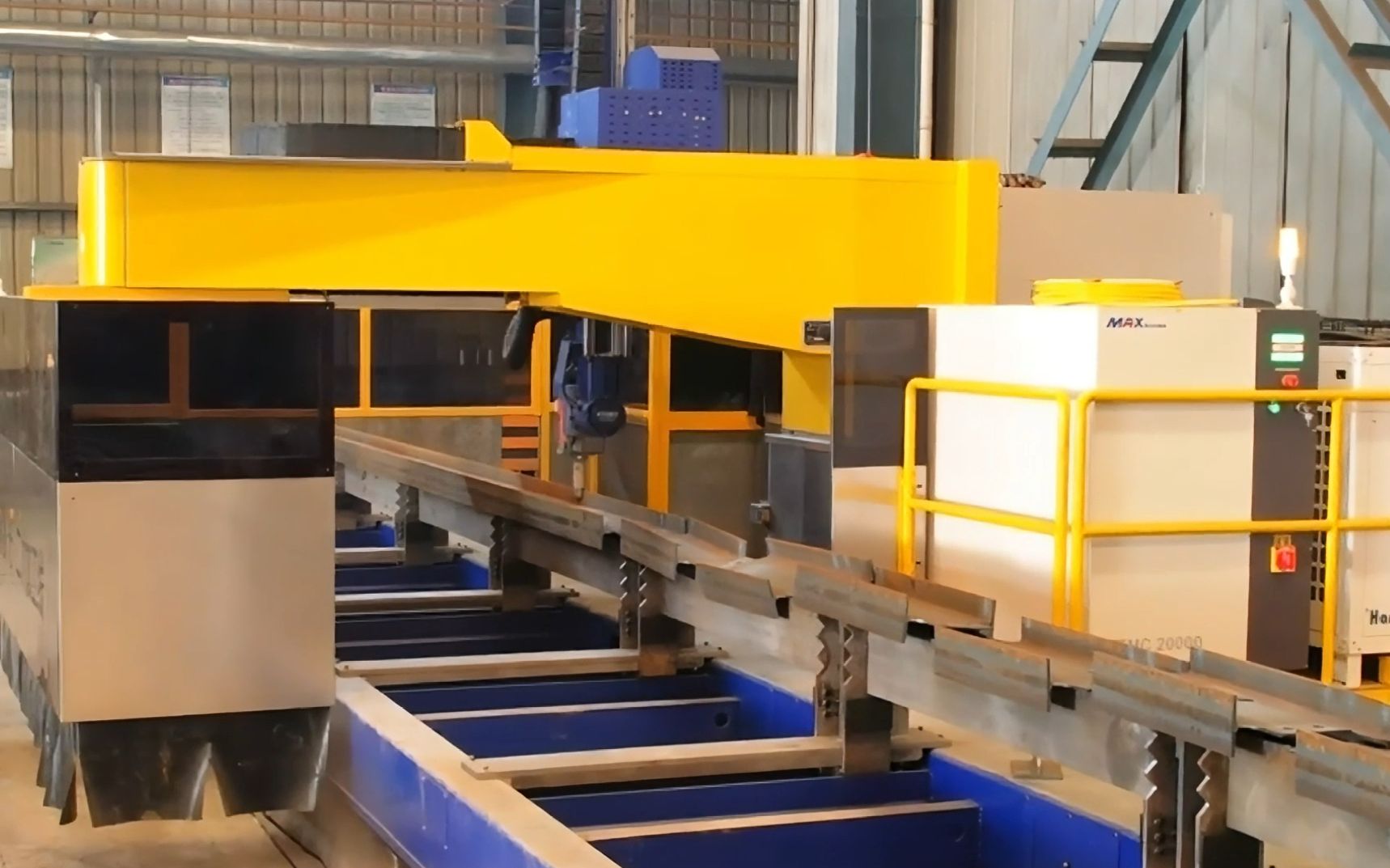 科贝h型钢激光切割机客户风采-gl钢结构