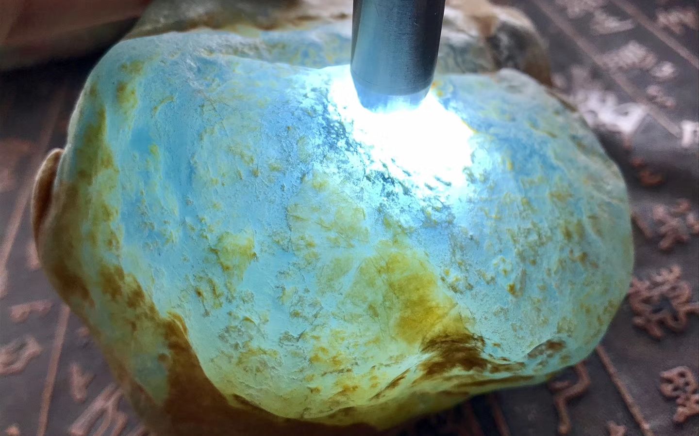 莫西沙场口老坑脱沙高冰料,值得收藏级别的.