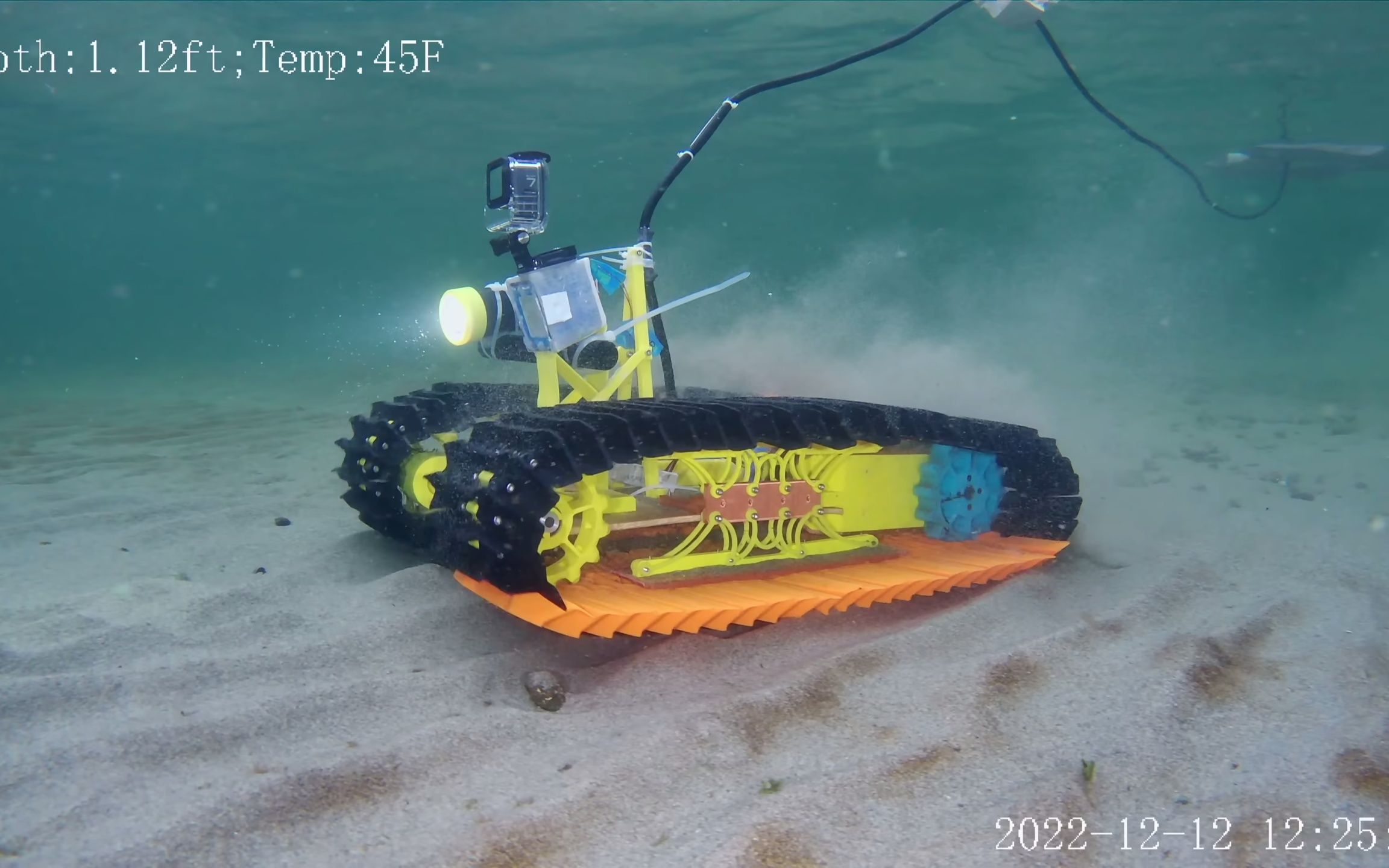 遥控水下机器人寻找沉船