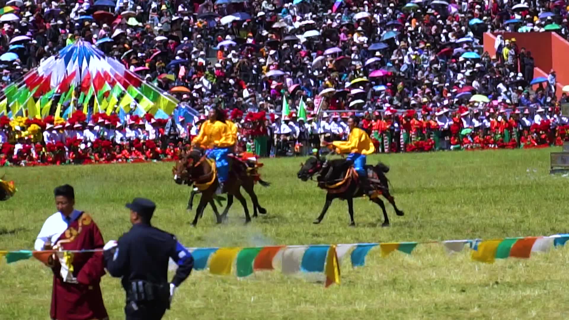 马背英雄:足不出户了解青海玉树藏族传统赛马节(下)_哔哩哔哩)