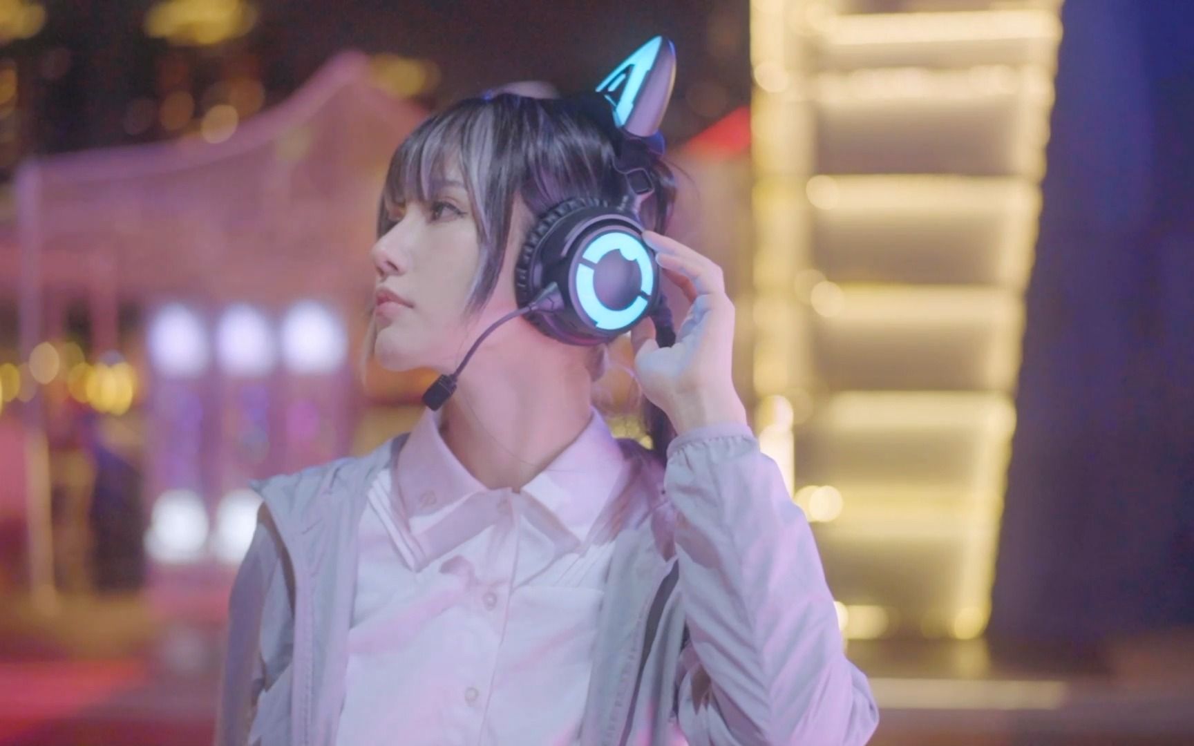 猫耳耳机美少女