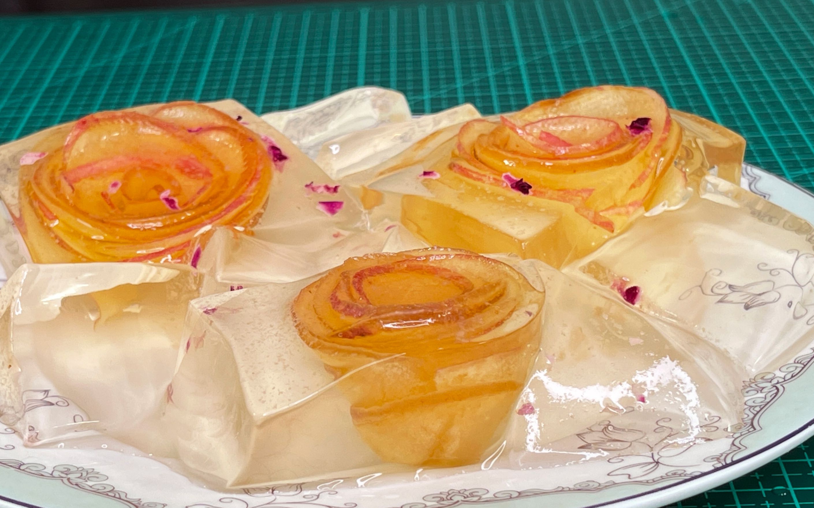 用苹果自制一道"玫瑰花冻"冰凉可口_哔哩哔哩_bilibili