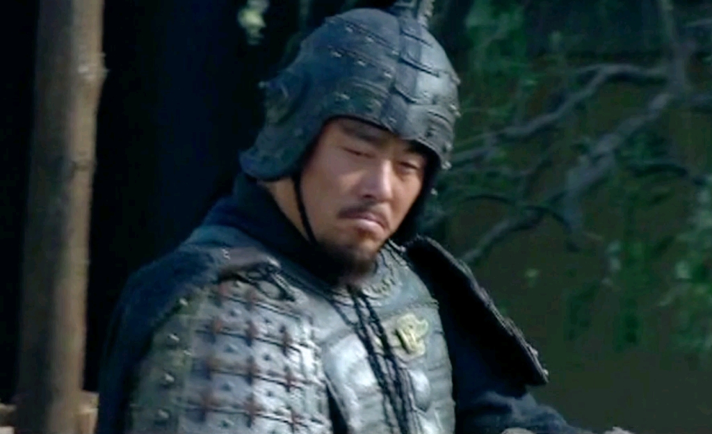 许攸在大庭广众之下侮辱曹操,许褚一气之下居然.