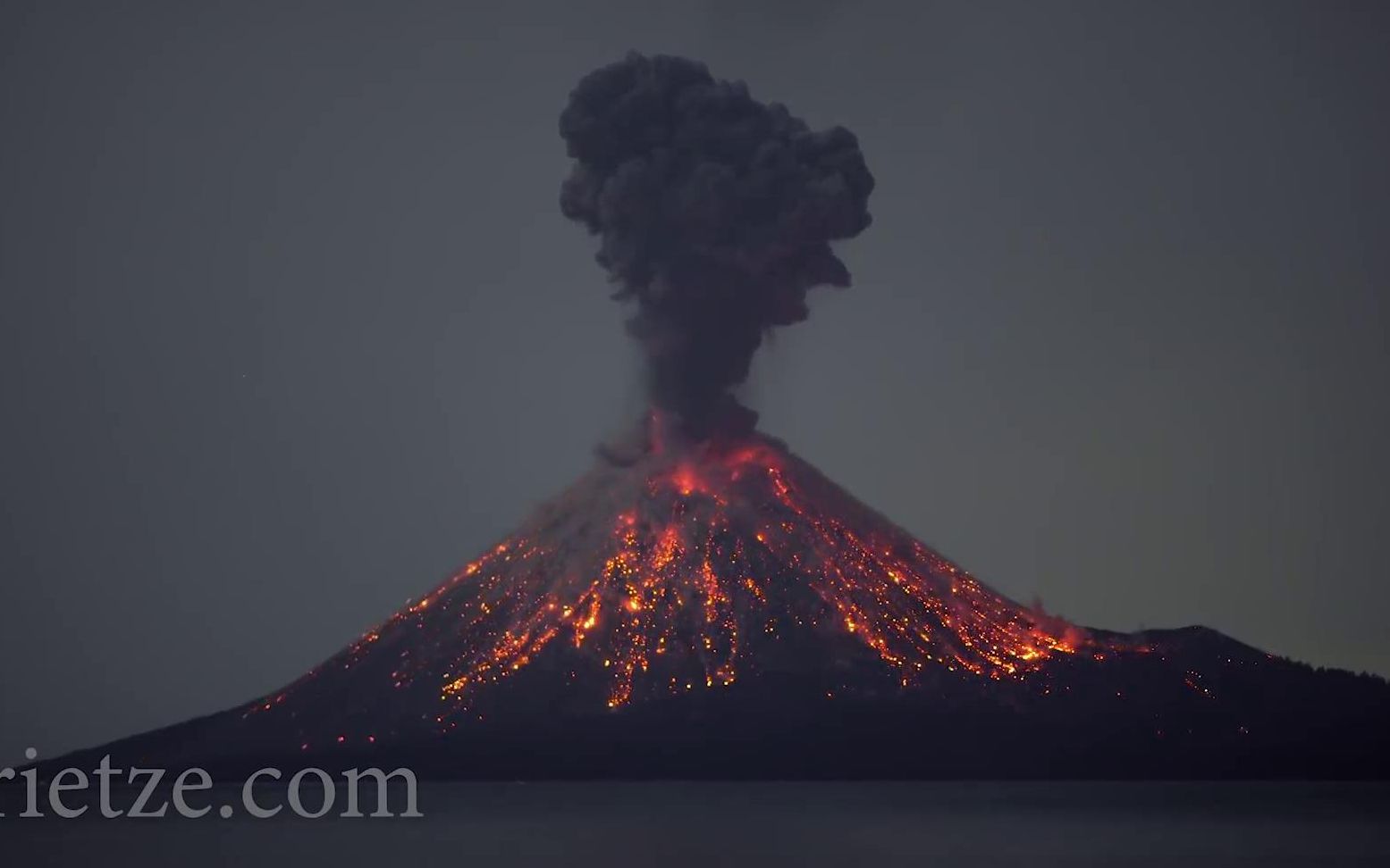 [图]【自然火山】几个真实记录火山爆发的视频