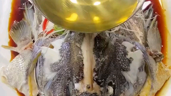 清蒸鲜美的软唇鱼,在搭配一碗稀饭,有这样吃早餐的吗?