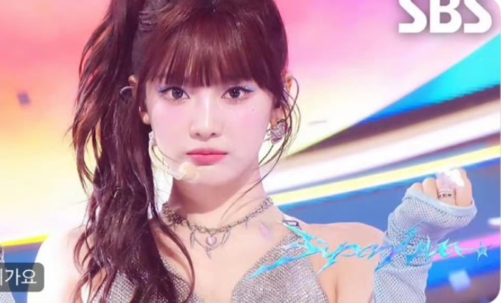 齐刘海班花!aespa宁艺卓supernova人气歌谣舞台cut