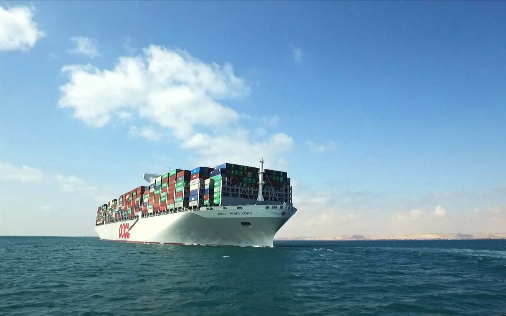 深夜一队不明小船会带来威胁吗?超级货轮能否安全抵港?