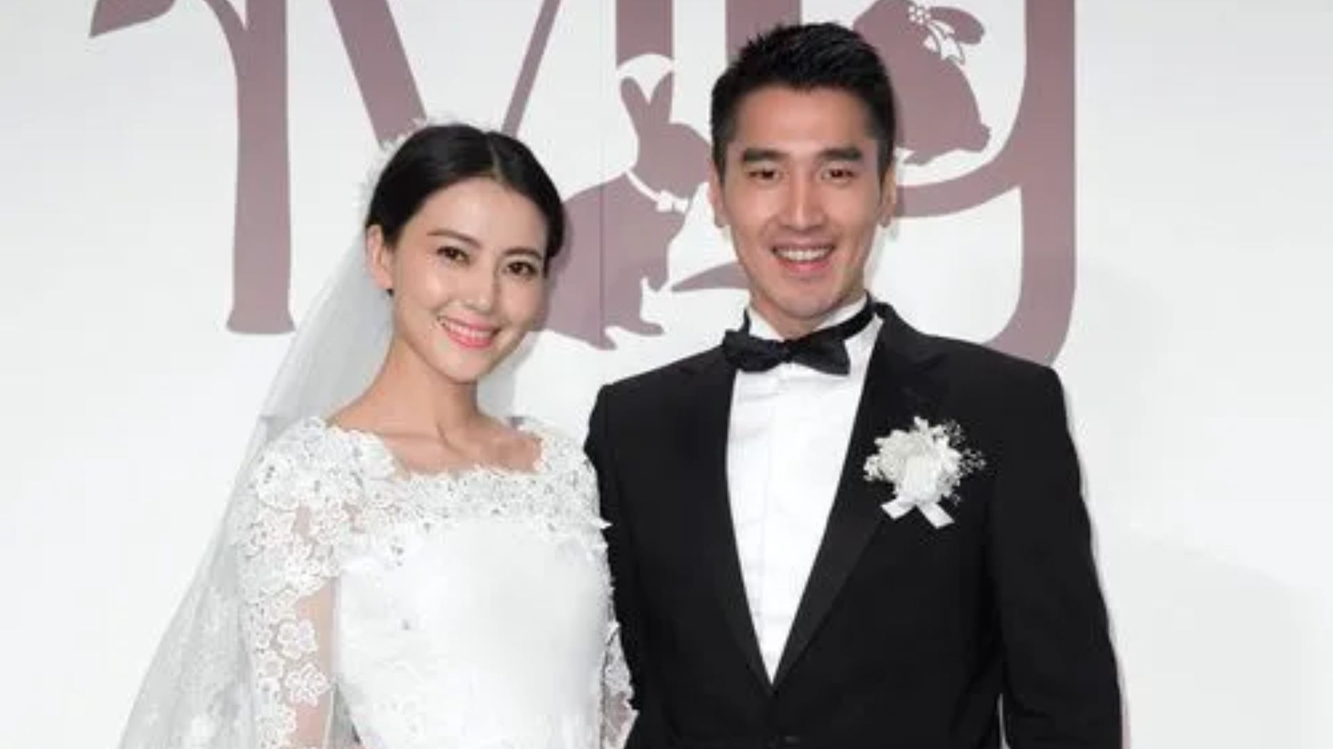 高圆圆带女儿探班赵又廷被偶遇,素颜状态超好,rhea蹦蹦跳跳超可爱