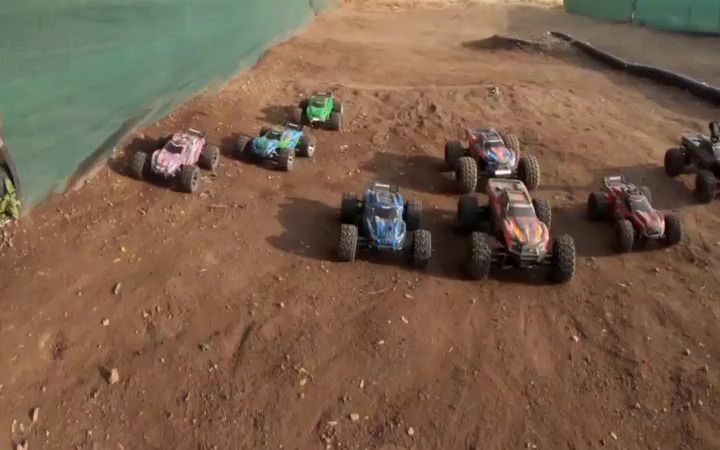 [图]跑赛道的Traxxas小X和Rustler