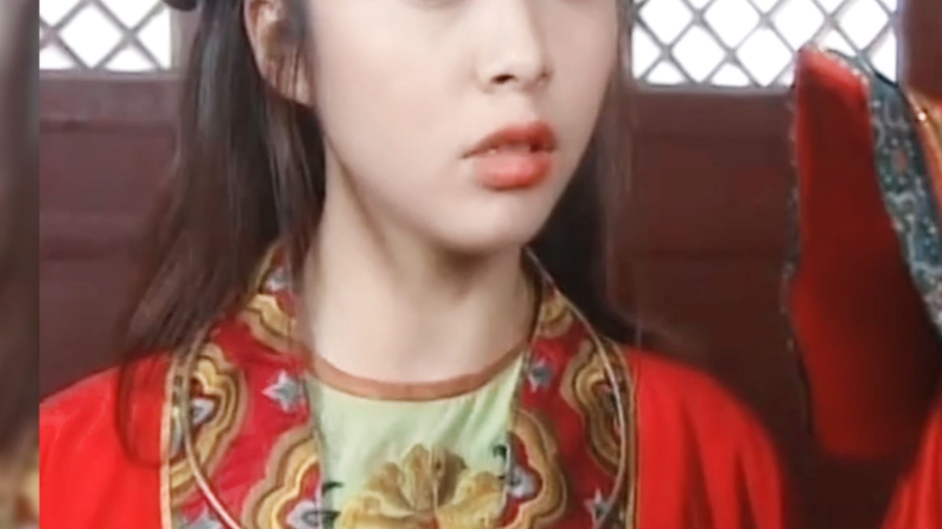 当年她们十几岁演女主，观众从未质疑过演技，人也美海报