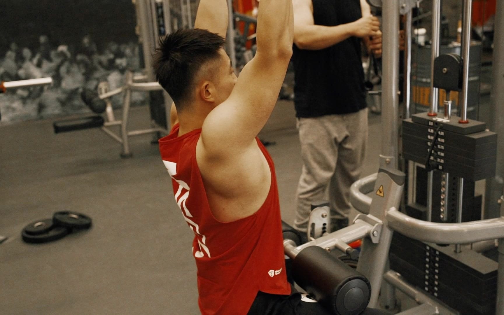 奶爸偶尔的健身日志〗网红健身房之加伍磅打卡(小萝卜真帅)_哔哩