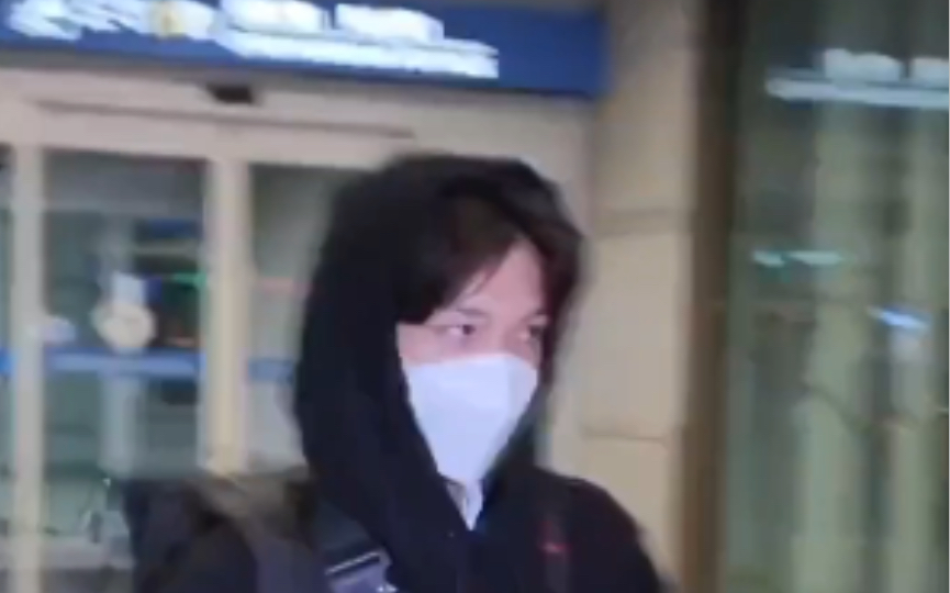 [图]【Stray Kids/李龙馥】菲把被子从澳洲带到韩国 220830 Arrival at Incheon International Airport