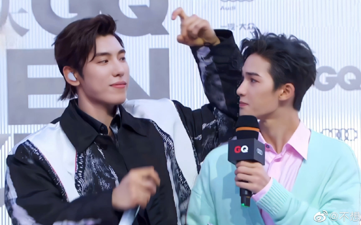 朱正廷给王子异擦汗!_哔哩哔哩_bilibili