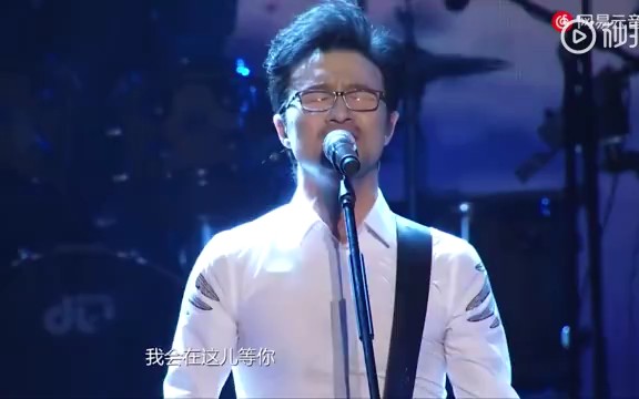 [图]汪峰2017“岁月”巡回演唱会北京鸟巢站 — 《我会在这儿等你》