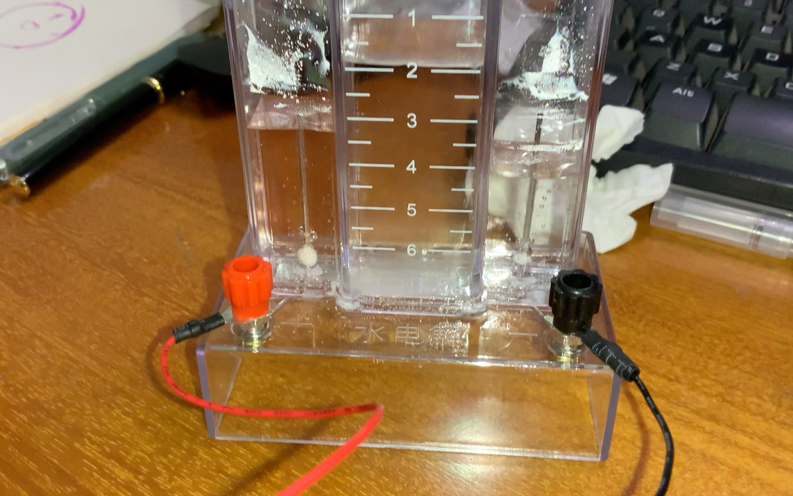 揭秘神奇的水电解实验器:从普通水到氢气与氧气的转变过程!哔哩哔哩bilibili