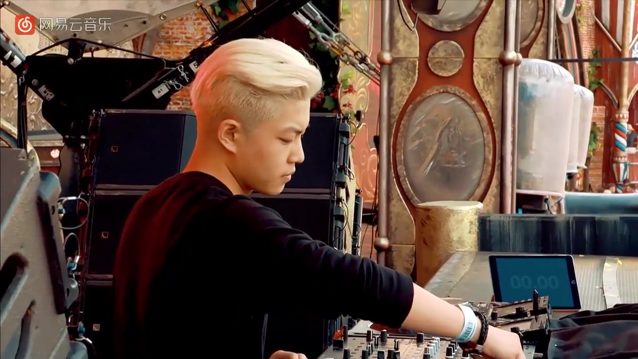 国人的骄傲,第一个登上tommrrowland的中国人chace!