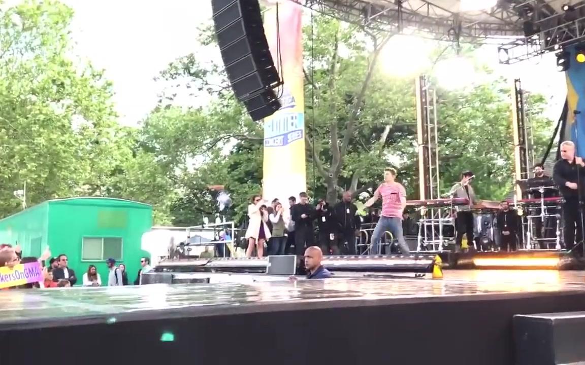 (派饭)【母drew纽约中央公园血流现场】The Chainsmokers Bloodstream live in Central Park哔哩哔哩bilibili