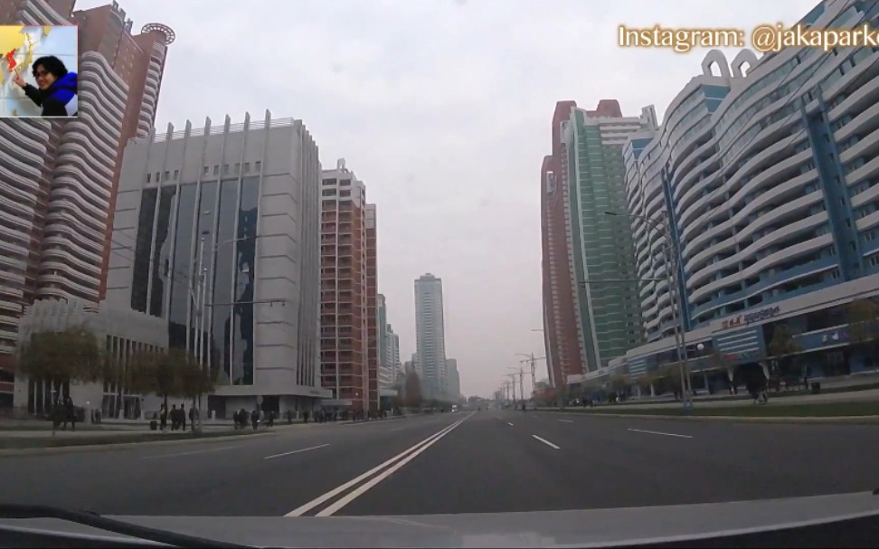 [图]驾驶在平壤未来科学家大街 - 朝鲜街景 Driving Along Mirae Scientist Street in Pyongyang 2015.11.21