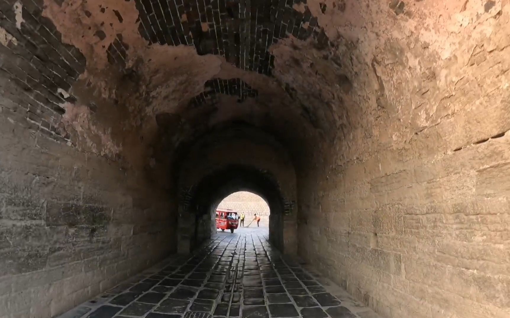 来寿县感受一场楚风汉韵,这里有我国保存最完整的宋代古城墙,也有各种