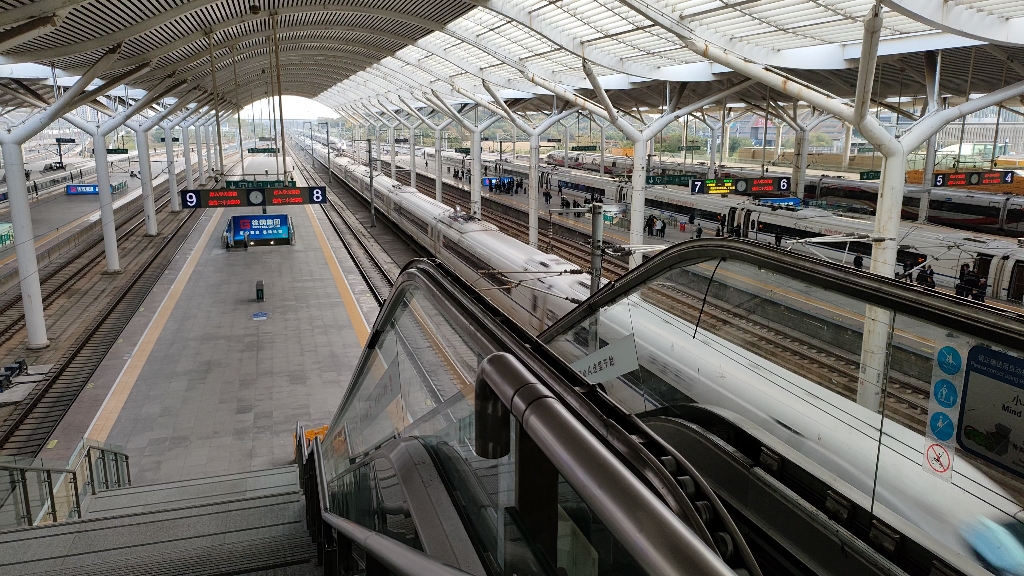 crh380bl通过京沪高铁上行线