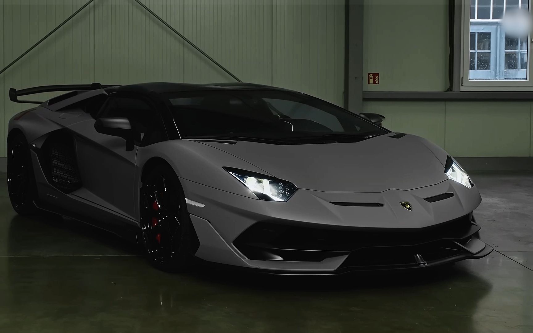 兰博基尼aventador svj