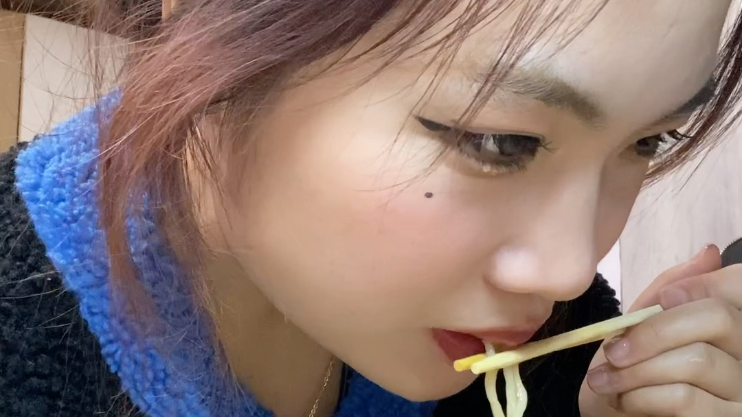 【爱吃怕胖的颖颖】最新视频已上线,快来围观!