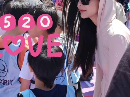 网友偶遇#angelababy 带小海绵参加公益跑