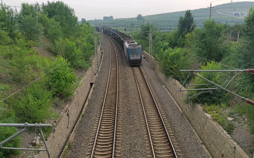 活动作品铁路和谐电3牵引货列运行于蓝烟线山前店