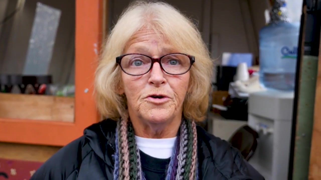 欧美流浪汉的自白系列这位美国大妈是因为经济萧条的时候失去了自己的