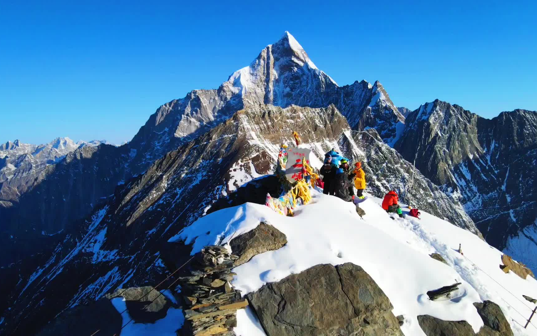 [图]登顶航拍二峰天气太好了鸟瞰群山