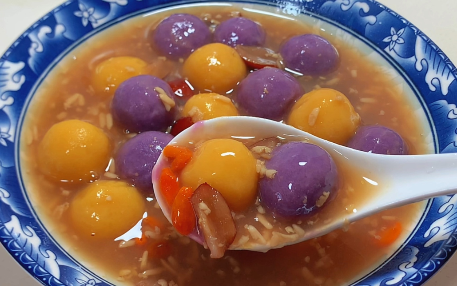 秋冬天冷要多喝这个酒酿糯米丸子汤,软糯香甜暖身又暖胃