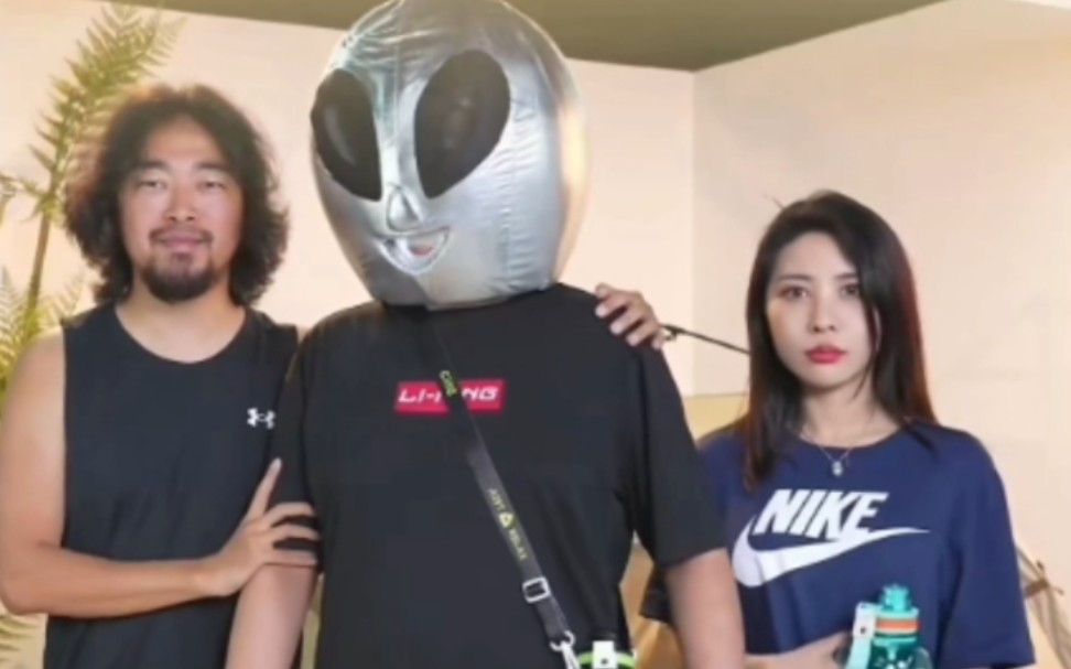 峰哥和卡秃噜皮君,一起直播带货,惨遭众人嘲笑!