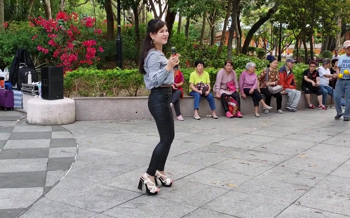 香港屯门公园歌手芯妮图片