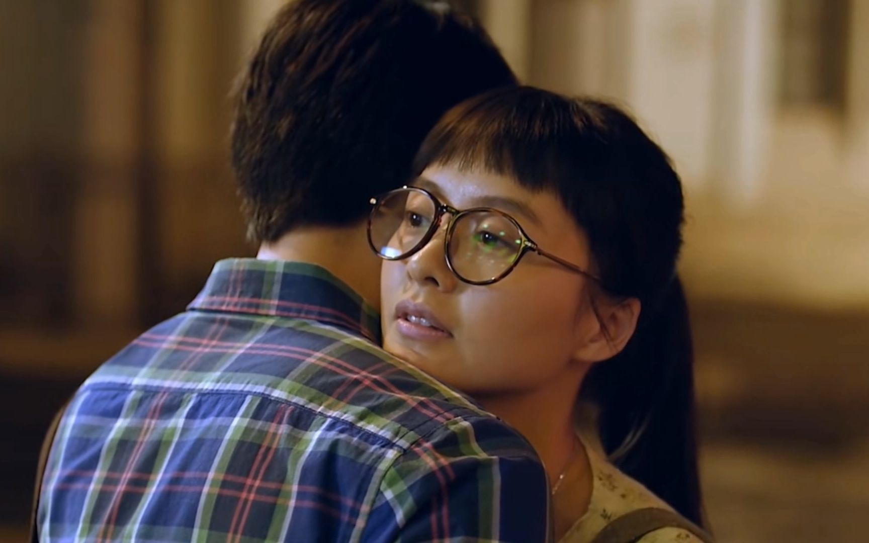 睡在我上铺的兄弟一巴掌打了个女朋友都给我学着点