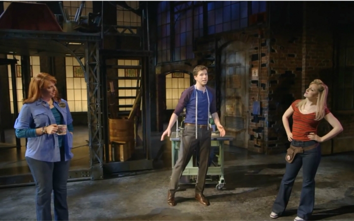 [图]Step One from 'Kinky Boots' on Broadway live