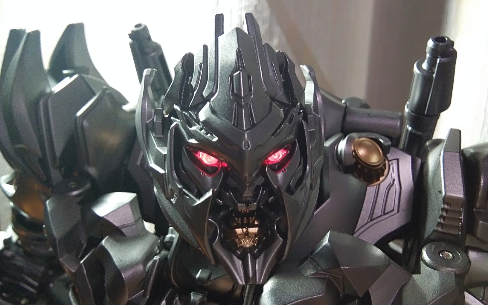 [騒包模玩的玩具视频分享时间019期]黑曼巴放大威震天,爱了(有彩蛋)