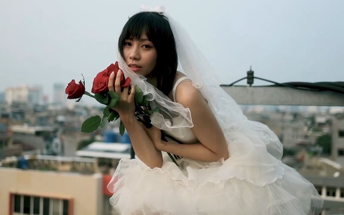 【摄影构图参考】模特户外人像短片 血色玫瑰
