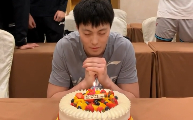 【胡明轩】20220310生日现场-广东宏远俱乐部_哔哩哔哩_bilibili