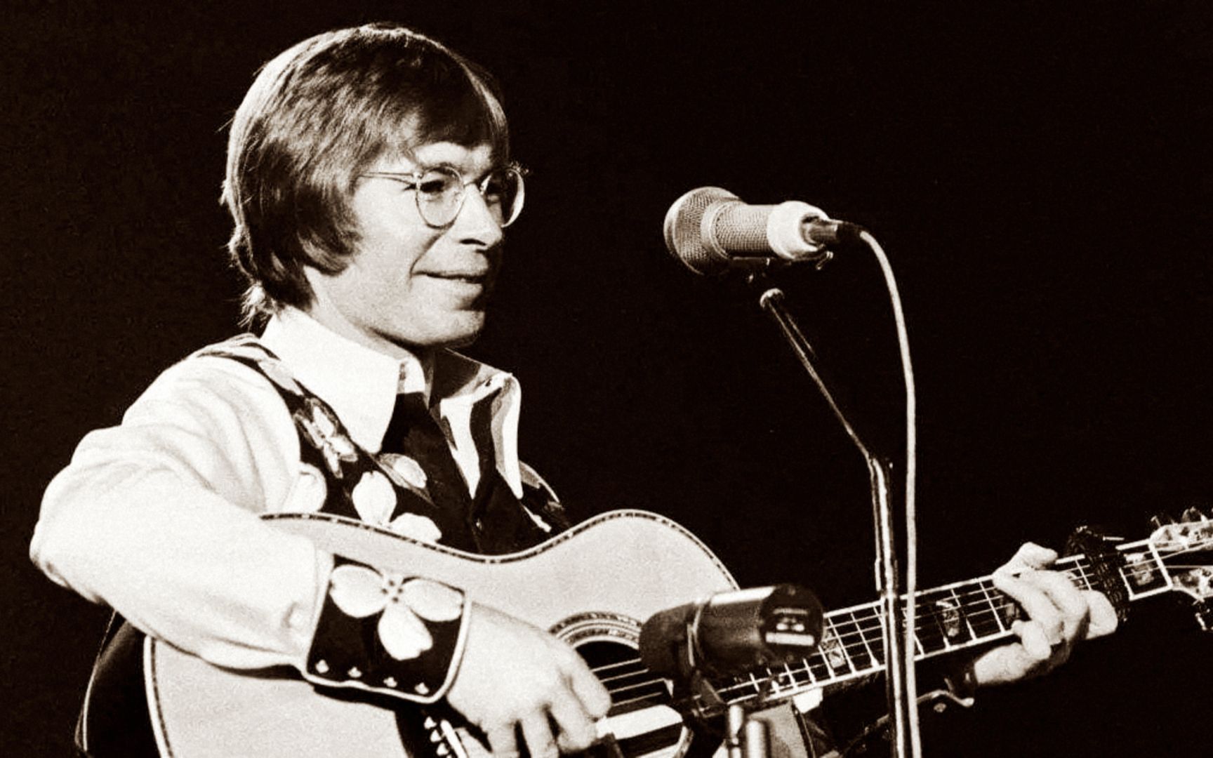 约翰·丹佛乡村金曲《take me home country roads》深挚的乡恋情