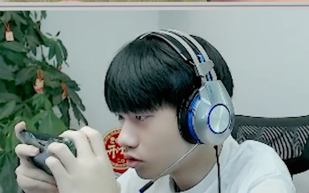 晚玉阿和平精英移动烟雾弹教学