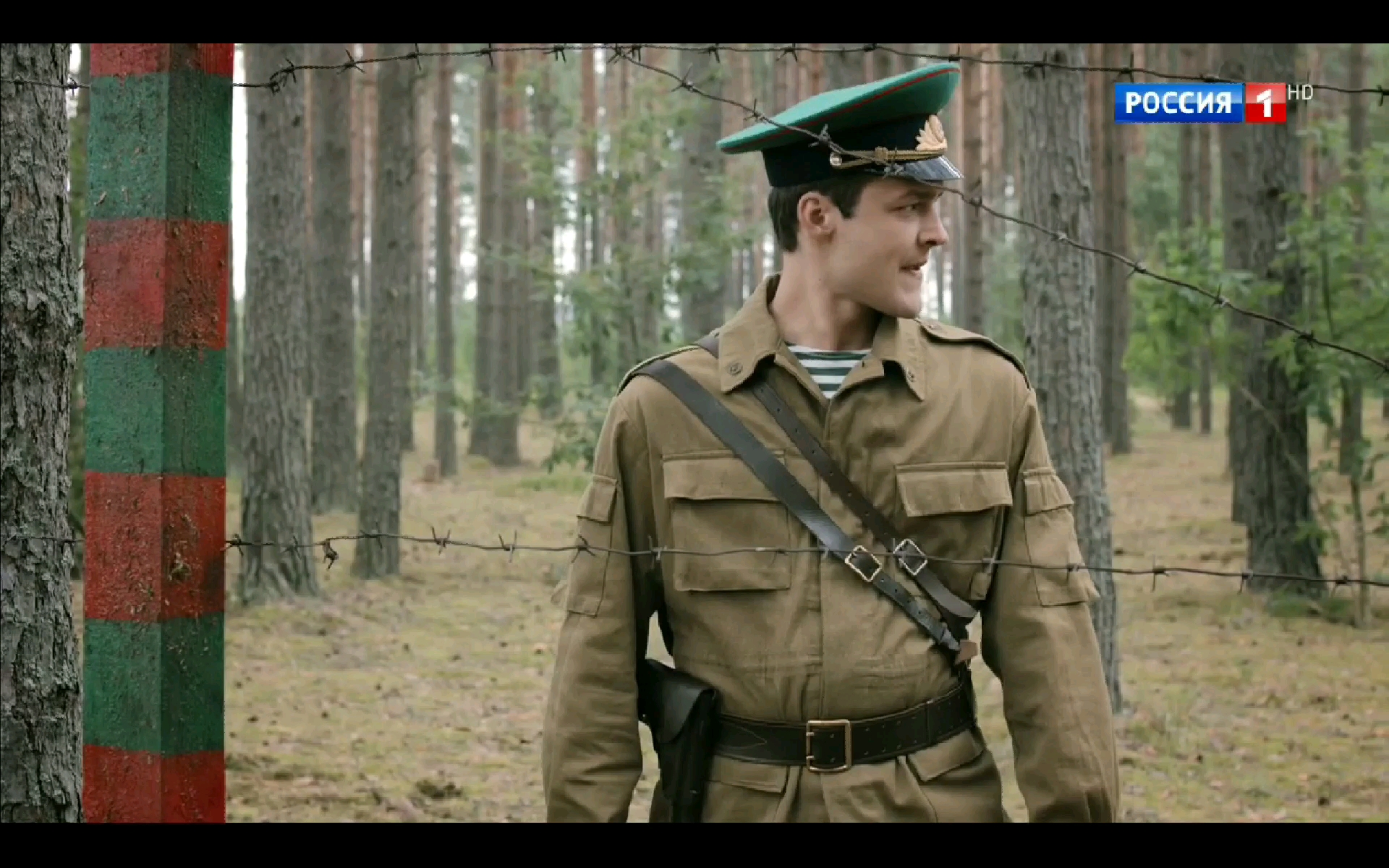 苏军马靴帅哥军官与歹徒搏斗击毙歹徒后自伤