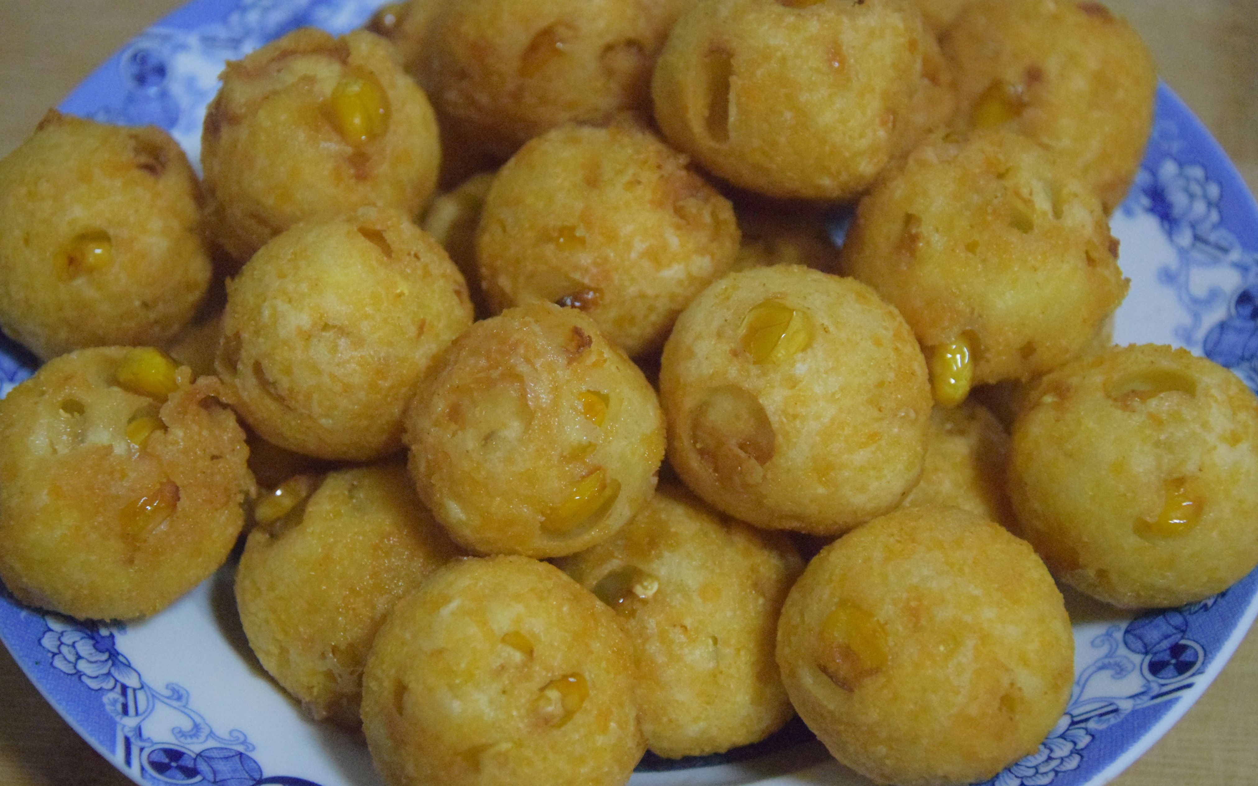 玉米最好吃的做法,不煮不炒不做饼,外脆里糯,比麻团还好吃