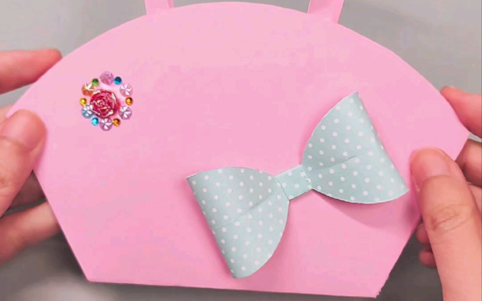 给妈妈做一个手工手提包吧#女神节手工 #三八妇女节快乐 #幼儿园手工