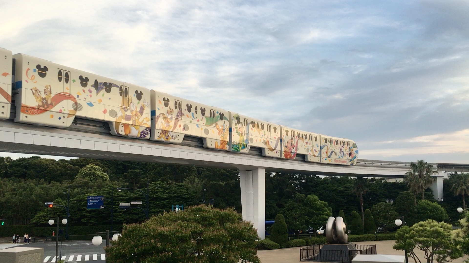 东京迪士尼35周年列车