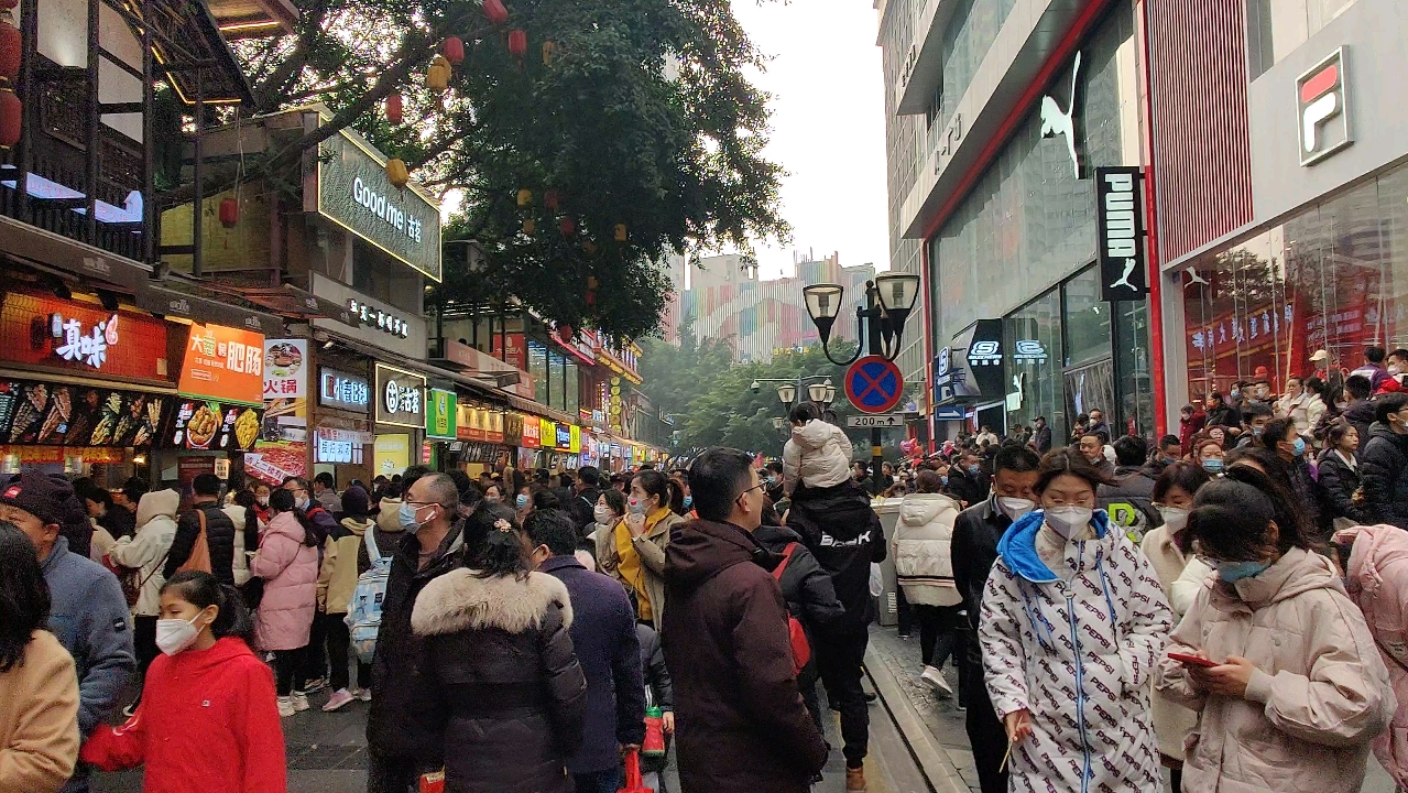 热情似火 | 2023/1/24大年初三 解放碑好吃街客流实拍