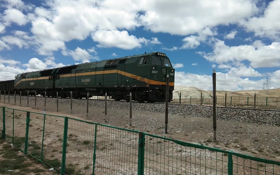 nj2拉货列青藏铁路昆仑山口拍车
