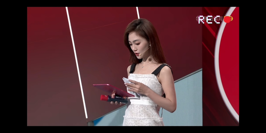 腾讯体育女主播石笑歌上暂停 4.