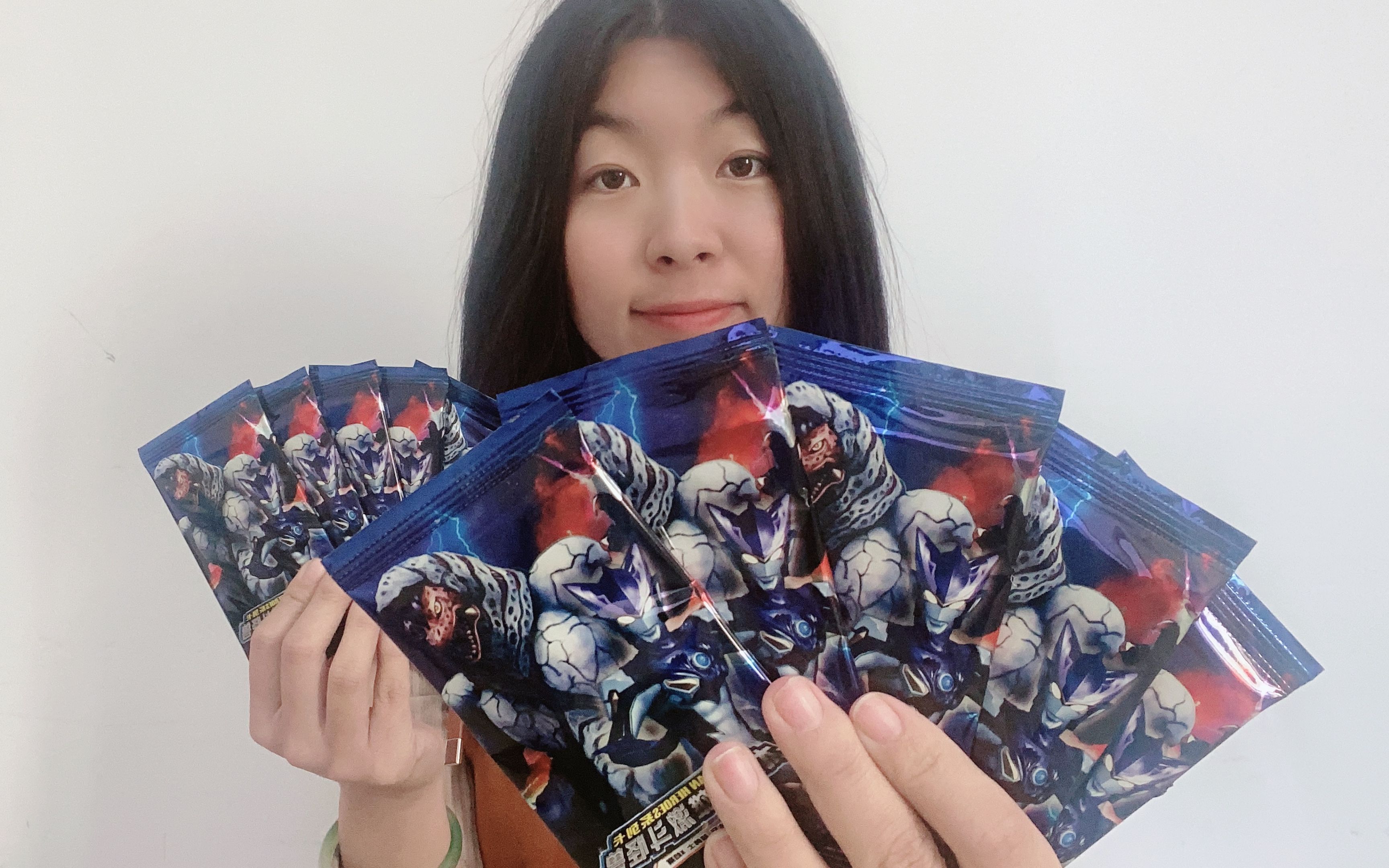 试玩奥特曼卡片,恋鬼只是想好好睡个觉,却被无情的吵醒_哔哩哔哩_bili