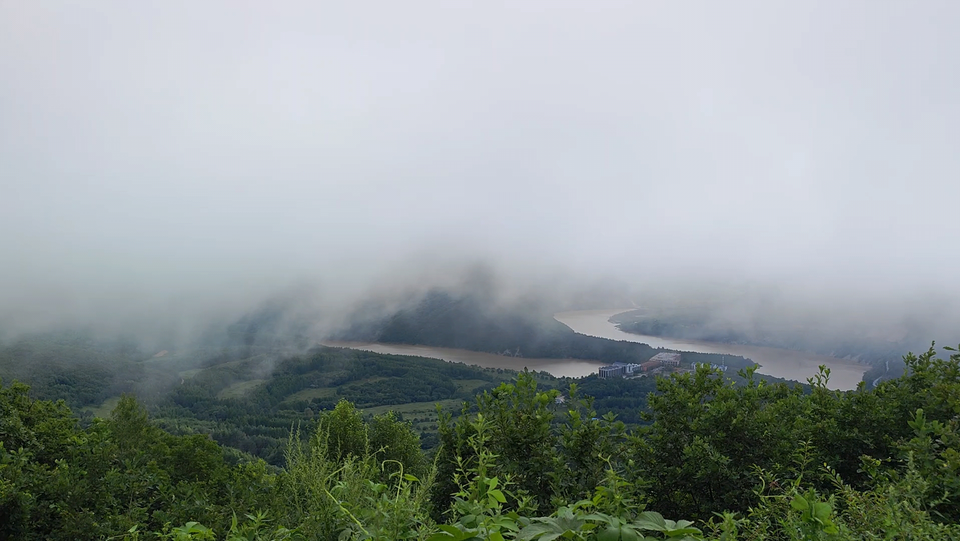 山顶观看云海有多爽.图们～延吉