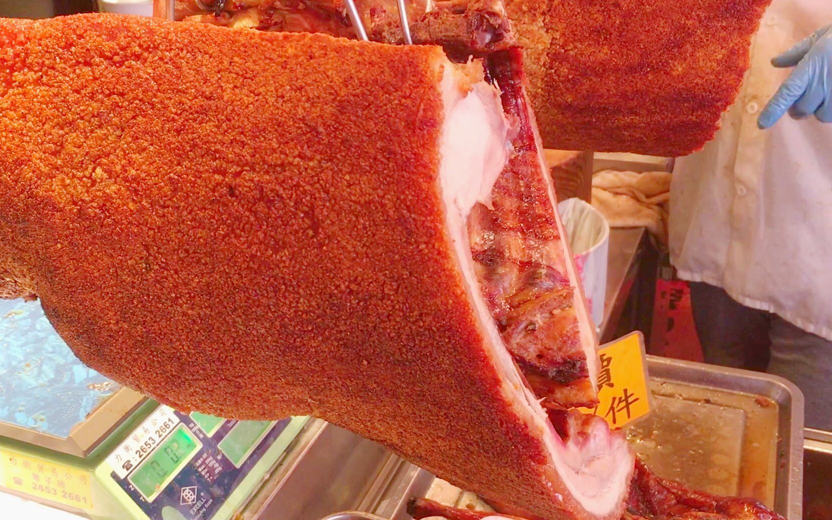 香港原创 超脆皮流汁烧腩骨 新鲜出炉 色泽金黄 见到都想食全高清